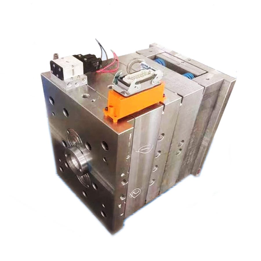 Large multi-plate injection mold with mechanical side action and manifold on the toolroom floor