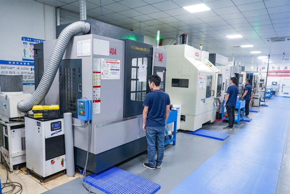 CNC machining cell with an operator, tool holders and a chiller unit in the CENTS mold shop